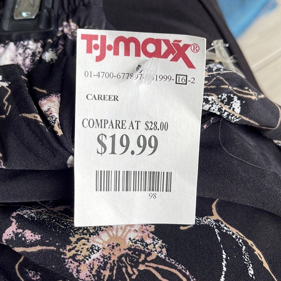 Elastic waist, cool flowing material, great for summer - Picture 2 of 5